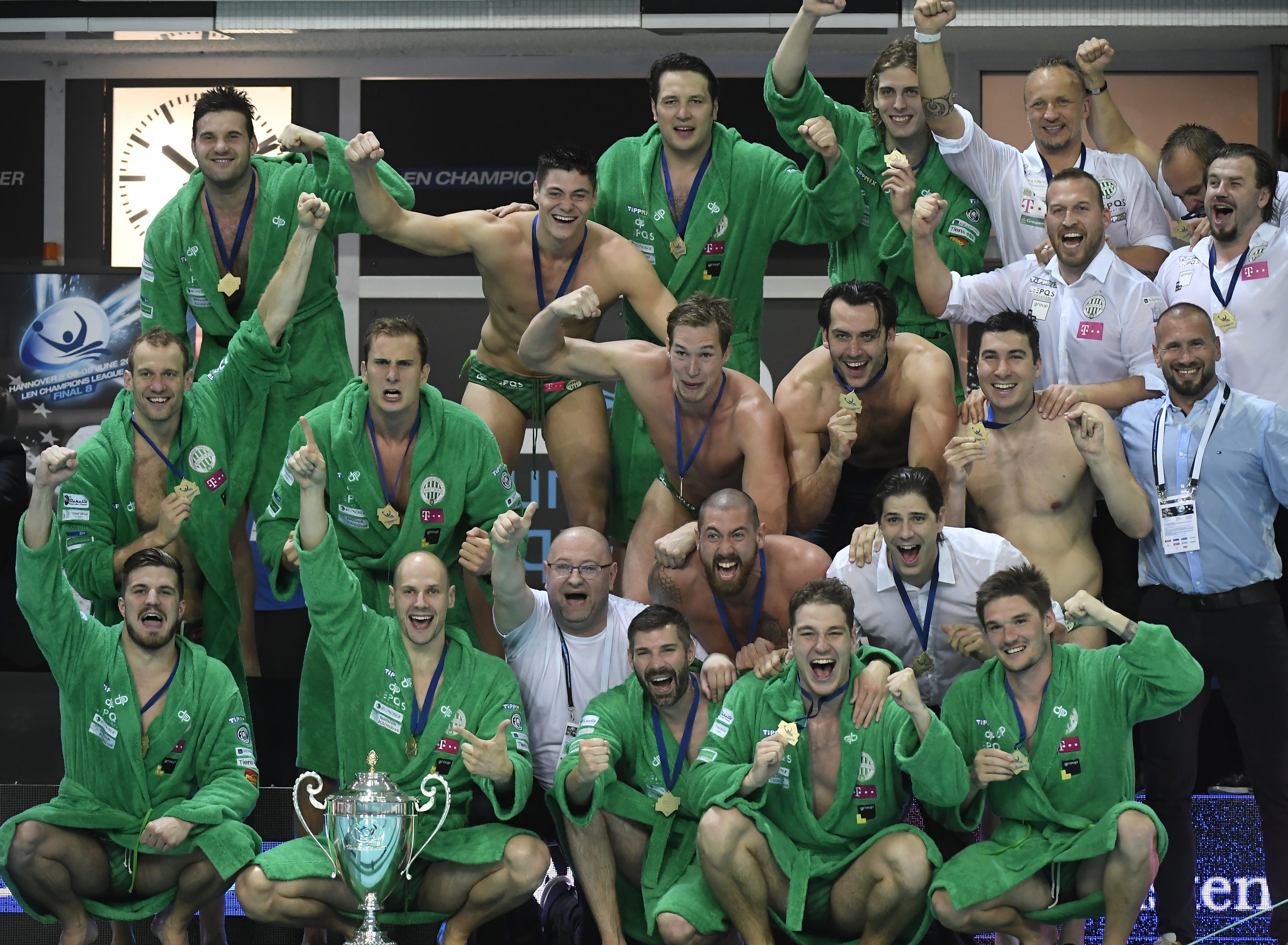 A BL-győztes FTC-Telekom Waterpolo. Varga Zsolt csapata büntetőpárbajban nyert a címvédő Olympiakosz Pireusz ellen a hannoveri döntőben. (2019.06.08.)