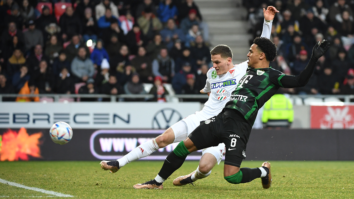 Mats Knoester of Ferencvarosi TC competes for the ball with